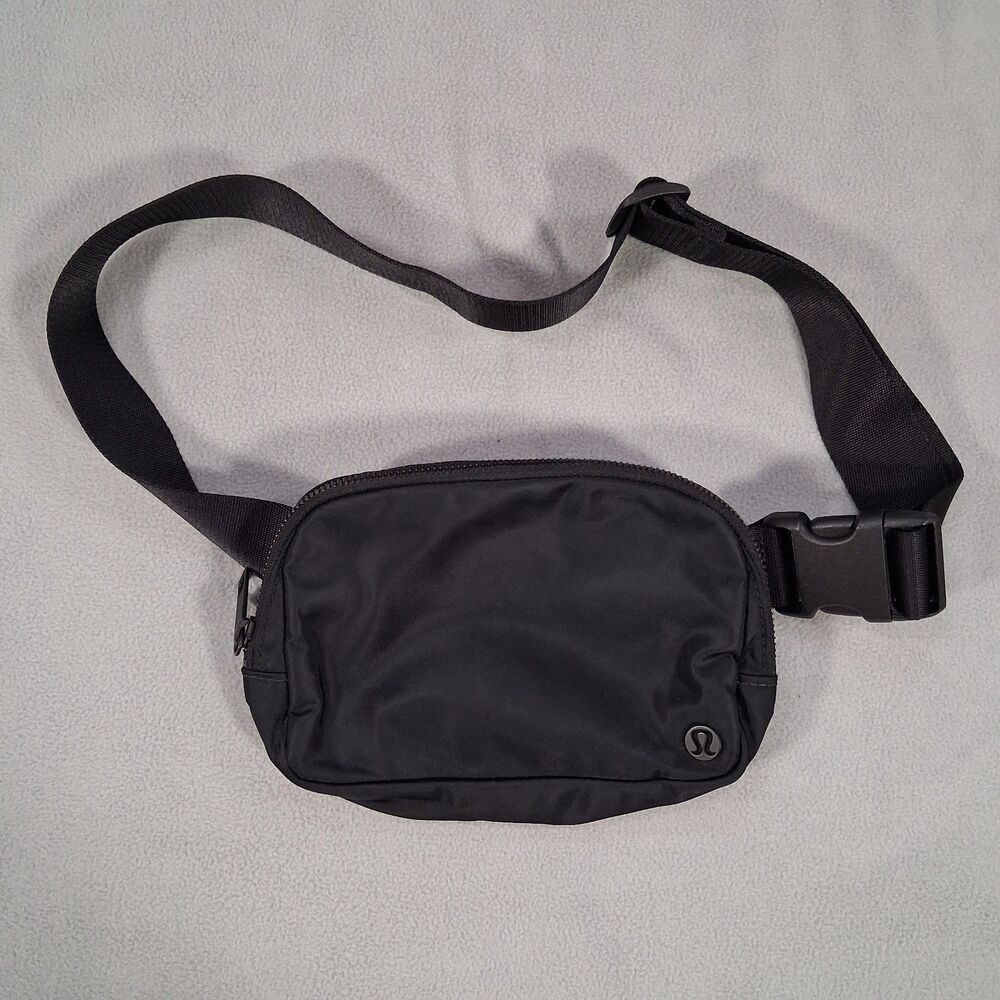 Lululemon Everywhere Belt Bag 1L Black Crossbody Fanny Pack Waist Pouch